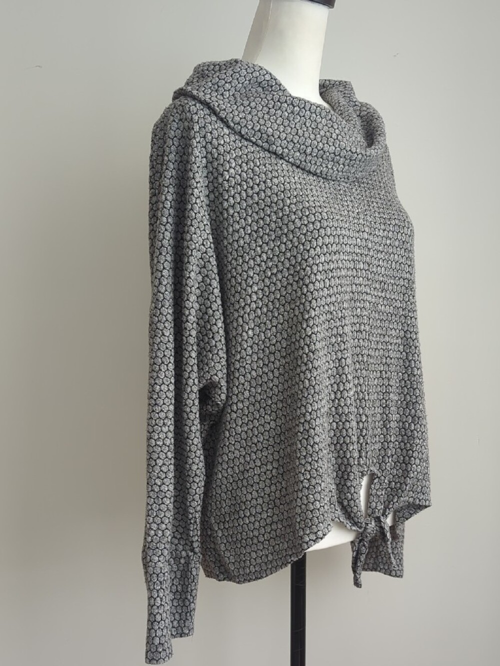 By & By Lightweight Cowl Neck Grey Honeycomb Knit Dolman Tie-Front Sweater XXL - Picture 4 of 8